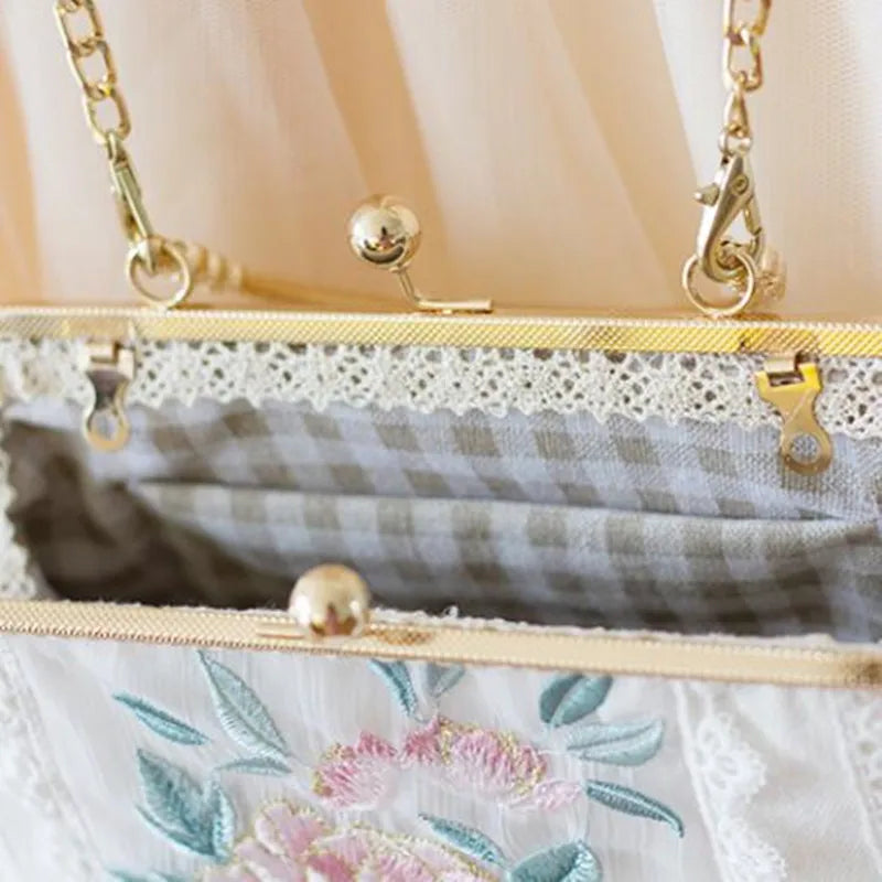 Vintage Embroidery Lace Clutch