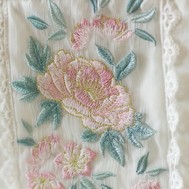 Vintage Embroidery Lace Clutch