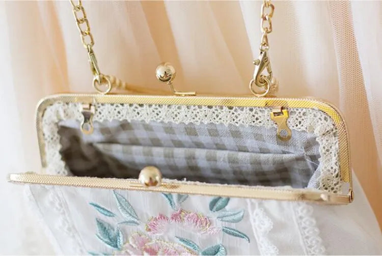 Vintage Embroidery Lace Clutch