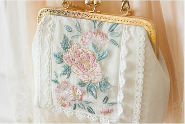 Vintage Embroidery Lace Clutch