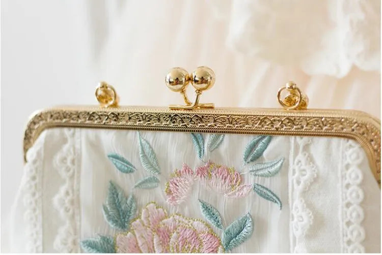 Vintage Embroidery Lace Clutch