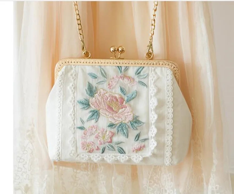 Vintage Embroidery Lace Clutch