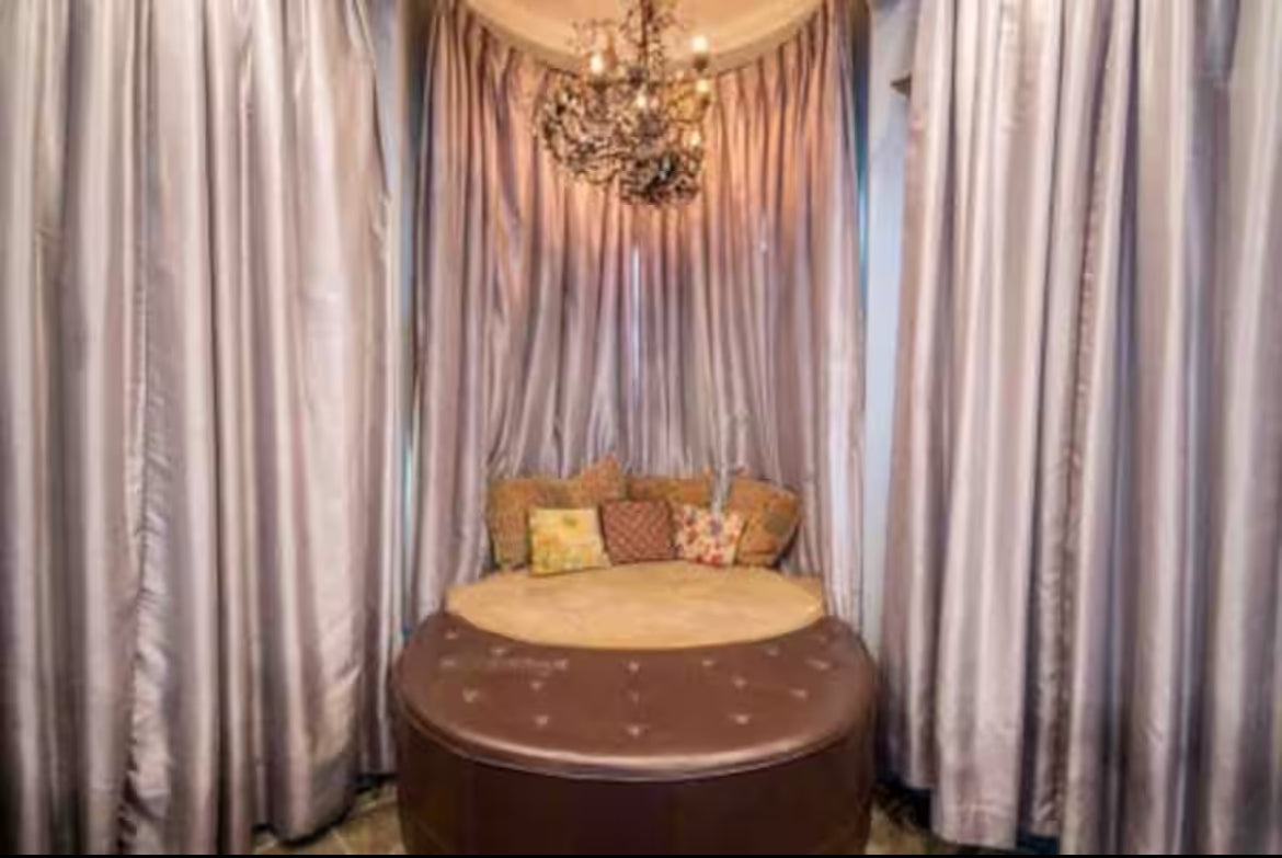 (MODELS) Custom Haute Couture Castle X LuxelistLA Group Shoot Mixer