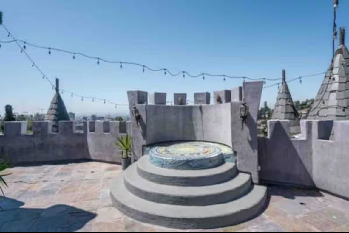 (MODELS) Custom Haute Couture Castle X LuxelistLA Group Shoot Mixer