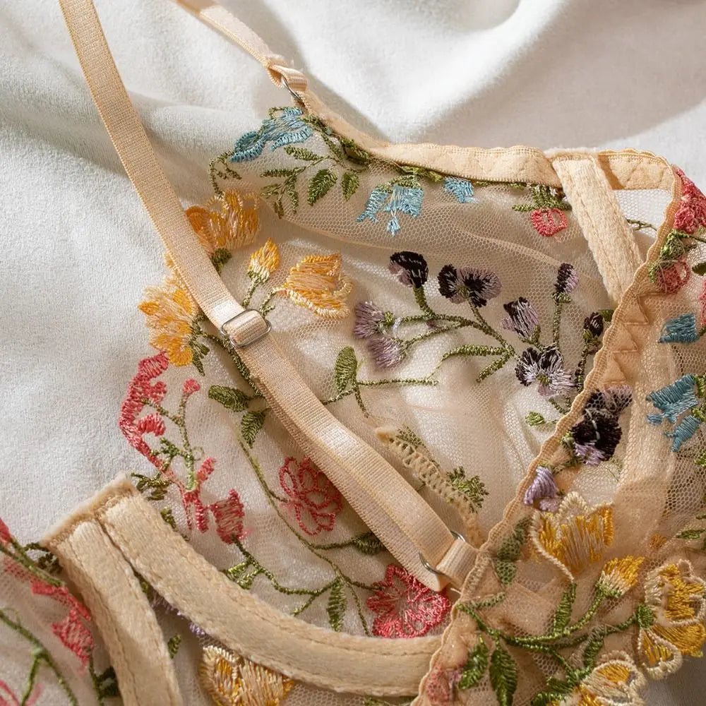2-Piece Floral Embroidery Lingerie Set