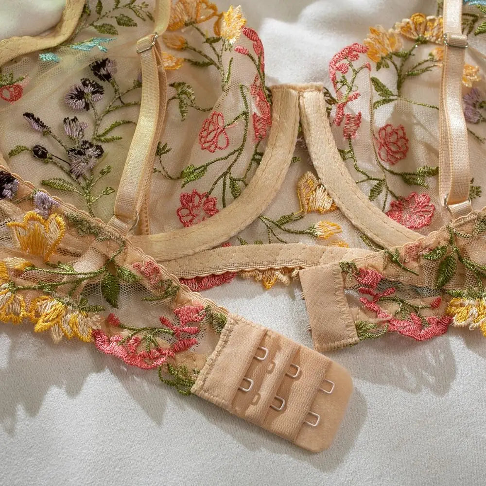 2-Piece Floral Embroidery Lingerie Set