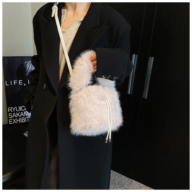 Fur Bucketbag Purse